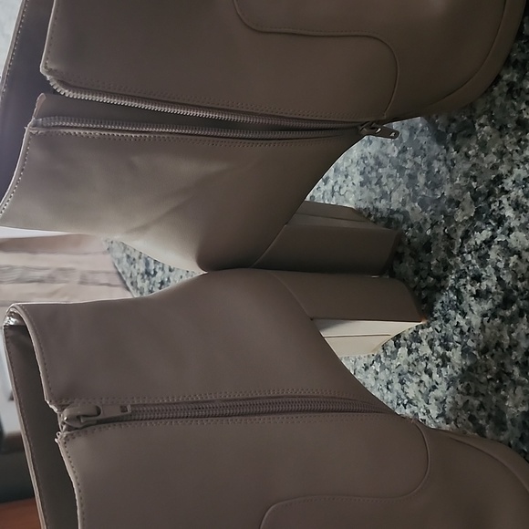 JustFab Ilsa Platform Heeled-Booties Taupe Size 10 - Picture 6 of 14